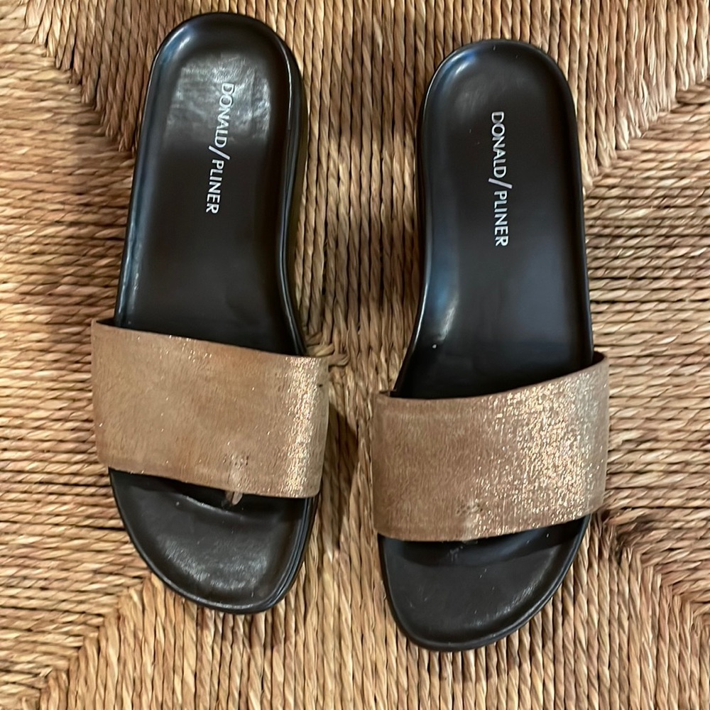 Donald Pliner Fiji sandals